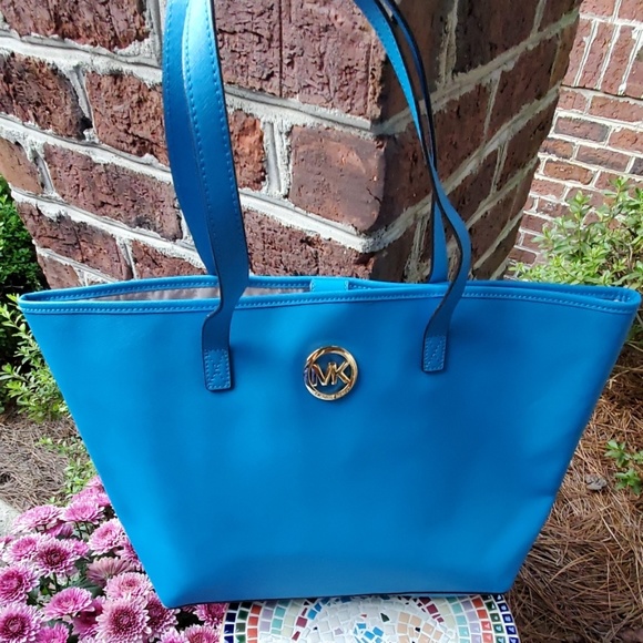 Michael Kors Handbags - Michael Kors Shoulder Bag